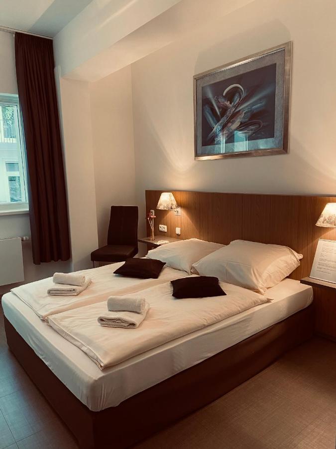 Gastehaus An Der Messe Hotel Хамбург Екстериор снимка